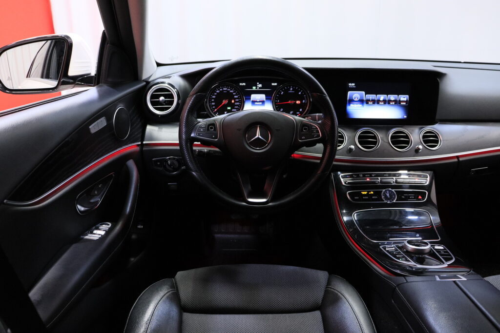 Mercedes-Benz - E - 220 d A Business Avantgarde Mercedes-Benz - E - 220 d A Business Avantgarde - Sedan