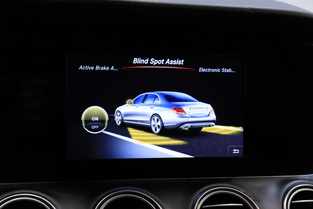 tuotekuva-Mercedes-Benz-E-BUZ-215-2026-02-05-112503-23 tuotekuva-Mercedes-Benz-E-BUZ-215-2026-02-05-112503-23