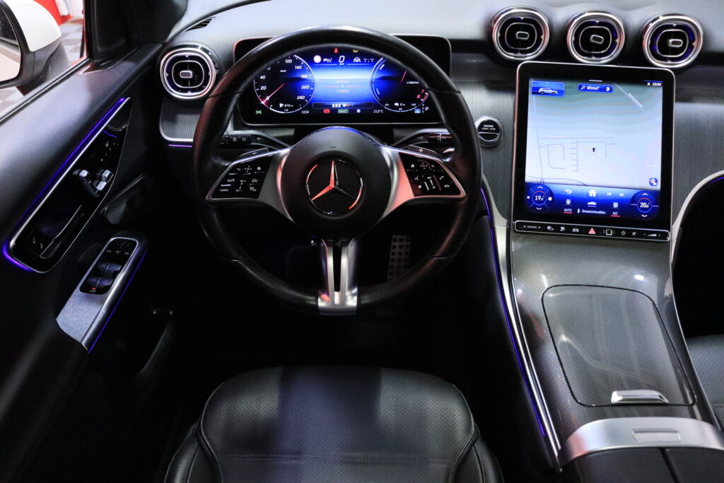 Mercedes-Benz - GLC - 300 e 4MATIC // Distronic+ / Burmester / Panorama / Koukku / Muistipenkit / Kamera / CarPlay / Digimittari // Mercedes-Benz - GLC - 300 e 4MATIC // Distronic+ / Burmester / Panorama / Koukku / Muistipenkit / Kamera / CarPlay / Digimittari // - Maastoauto