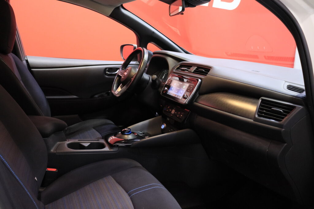 Nissan - Leaf - Acenta 40 KWh Nissan - Leaf - Acenta 40 KWh - Viistoperä