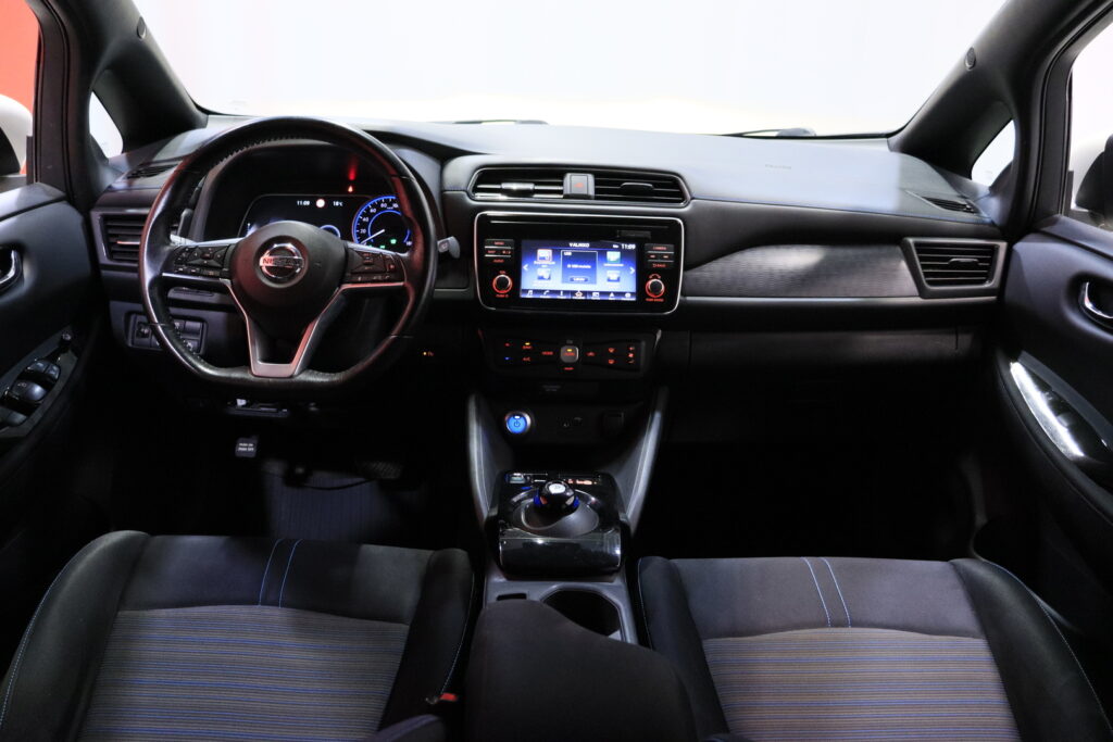 Nissan - Leaf - Acenta 40 KWh Nissan - Leaf - Acenta 40 KWh - Viistoperä
