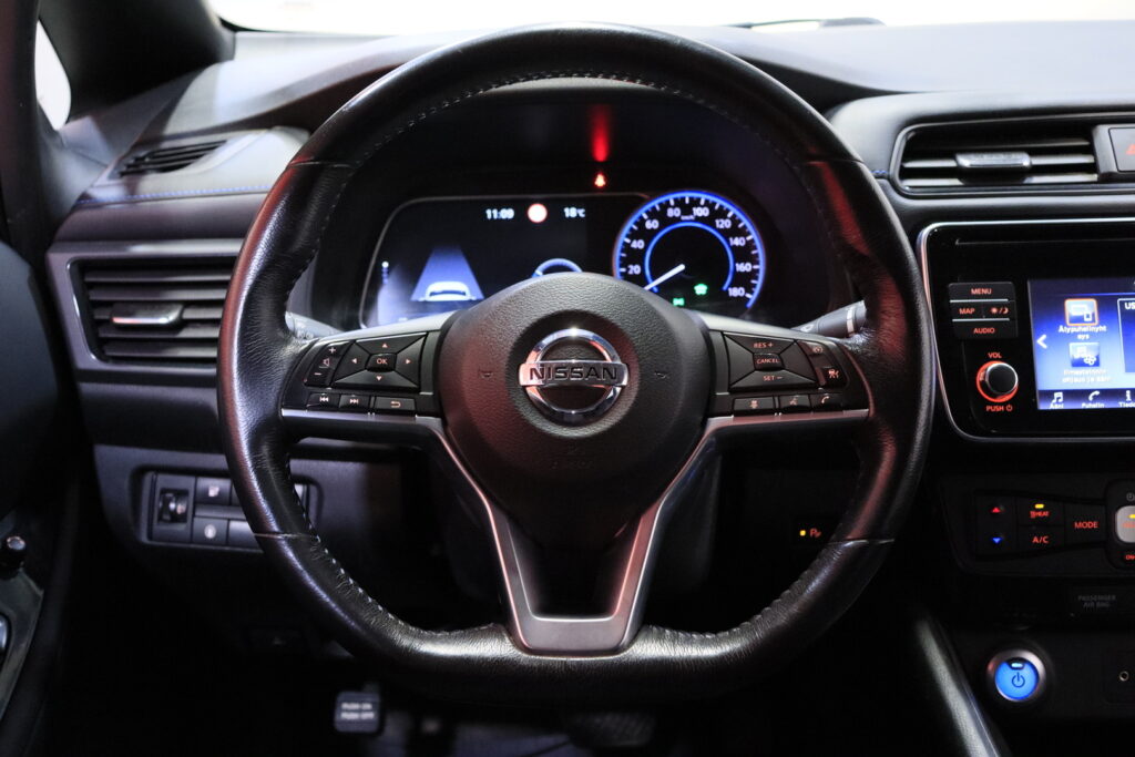Nissan - Leaf - Acenta 40 KWh Nissan - Leaf - Acenta 40 KWh - Viistoperä