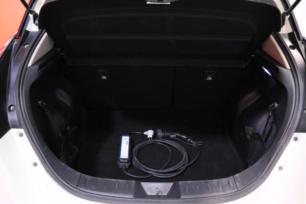 tuotekuva-Nissan-Leaf-LPB-537-2026-02-16-112603-27 tuotekuva-Nissan-Leaf-LPB-537-2026-02-16-112603-27