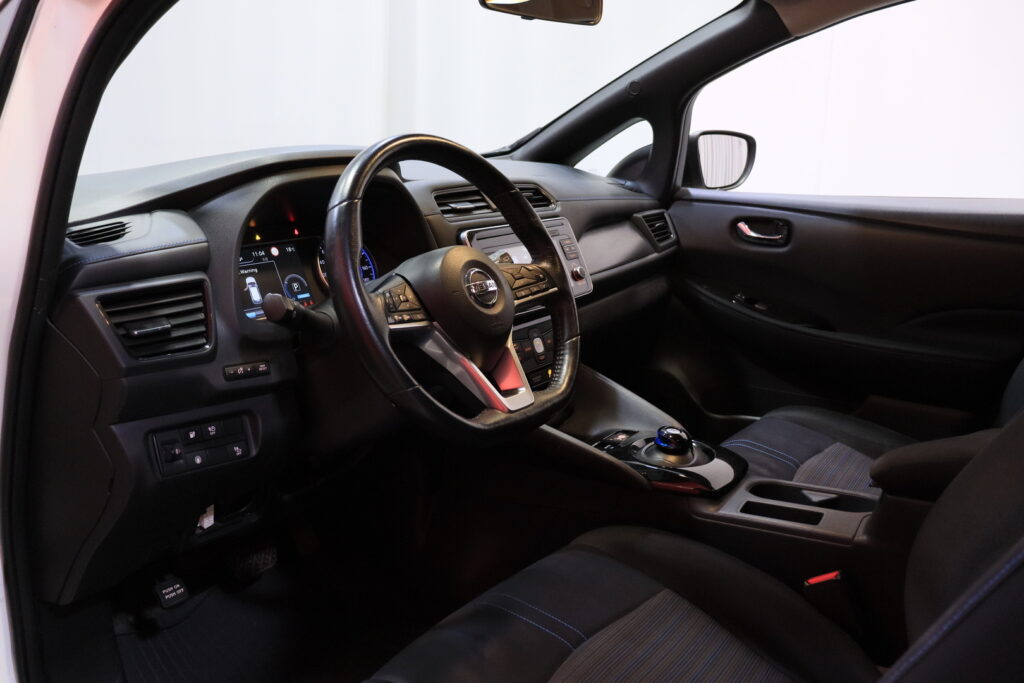 Nissan - Leaf - Acenta 40 KWh Nissan - Leaf - Acenta 40 KWh - Viistoperä