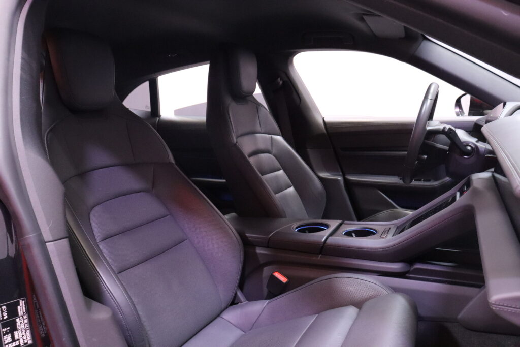 Porsche - Taycan - 4S Cross Turismo // Sport Chrono+ / Bose / ACC / Ilma-alusta / Ilmastoidut istuimet / Vossen / Comfort Access // Porsche - Taycan - 4S Cross Turismo // Sport Chrono+ / Bose / ACC / Ilma-alusta / Ilmastoidut istuimet / Vossen / Comfort Access // - Farmari