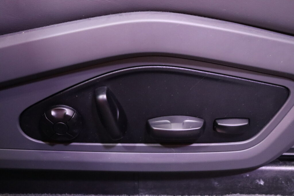 Porsche - Taycan - 4S Cross Turismo // Sport Chrono+ / Bose / ACC / Ilma-alusta / Ilmastoidut istuimet / Vossen / Comfort Access // Porsche - Taycan - 4S Cross Turismo // Sport Chrono+ / Bose / ACC / Ilma-alusta / Ilmastoidut istuimet / Vossen / Comfort Access // - Farmari