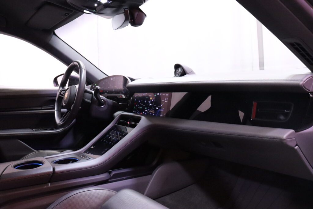 Porsche - Taycan - 4S Cross Turismo // Sport Chrono+ / Bose / ACC / Ilma-alusta / Ilmastoidut istuimet / Vossen / Comfort Access // Porsche - Taycan - 4S Cross Turismo // Sport Chrono+ / Bose / ACC / Ilma-alusta / Ilmastoidut istuimet / Vossen / Comfort Access // - Farmari