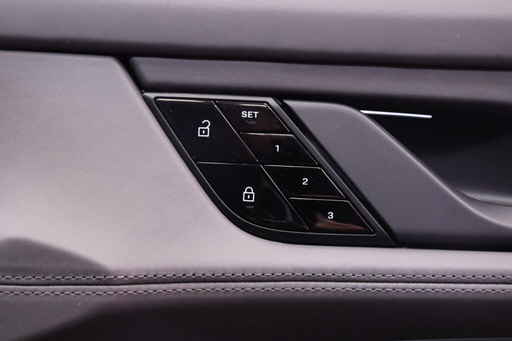 Porsche - Taycan - 4S Cross Turismo // Sport Chrono+ / Bose / ACC / Ilma-alusta / Ilmastoidut istuimet / Vossen / Comfort Access // Porsche - Taycan - 4S Cross Turismo // Sport Chrono+ / Bose / ACC / Ilma-alusta / Ilmastoidut istuimet / Vossen / Comfort Access // - Farmari