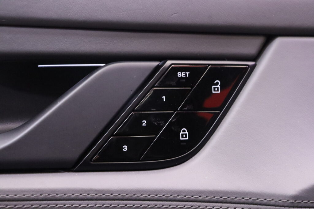 tuotekuva-Porsche-Taycan-MPC-746-2026-02-10-102603-19 tuotekuva-Porsche-Taycan-MPC-746-2026-02-10-102603-19