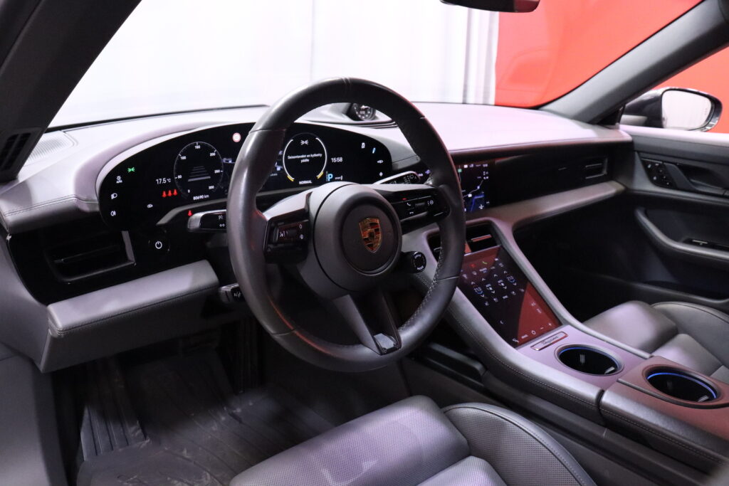 tuotekuva-Porsche-Taycan-MPC-746-2026-02-10-102603-23 tuotekuva-Porsche-Taycan-MPC-746-2026-02-10-102603-23