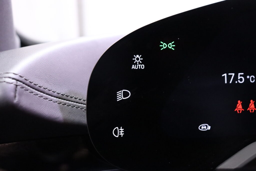 tuotekuva-Porsche-Taycan-MPC-746-2026-02-10-102603-25 tuotekuva-Porsche-Taycan-MPC-746-2026-02-10-102603-25