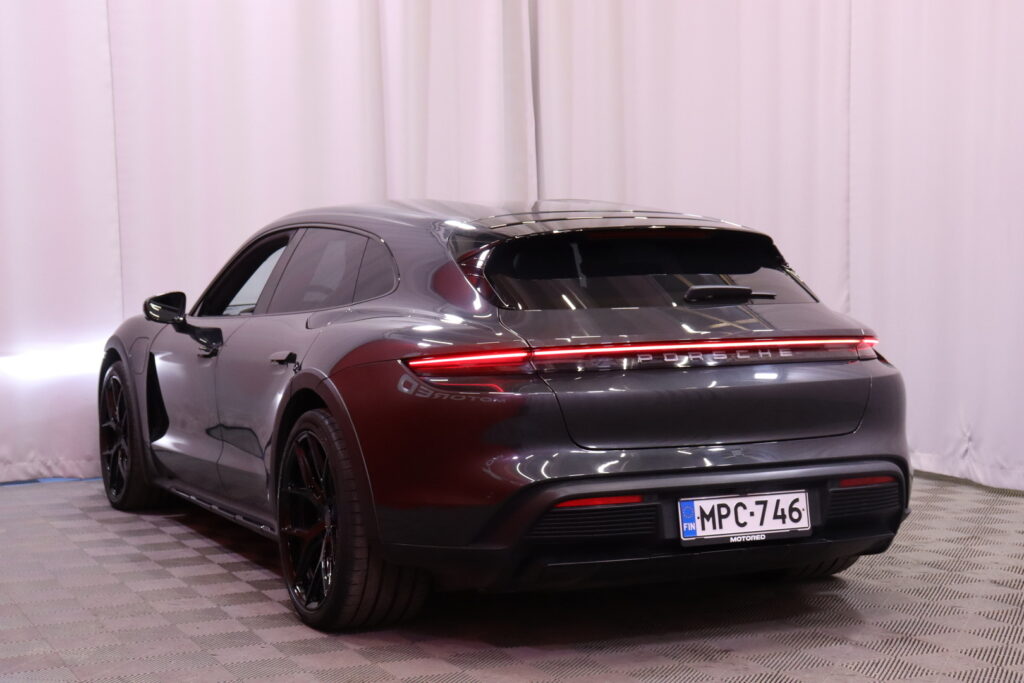 Porsche - Taycan - 4S Cross Turismo // Sport Chrono+ / Bose / ACC / Ilma-alusta / Ilmastoidut istuimet / Vossen / Comfort Access // Porsche - Taycan - 4S Cross Turismo // Sport Chrono+ / Bose / ACC / Ilma-alusta / Ilmastoidut istuimet / Vossen / Comfort Access // - Farmari