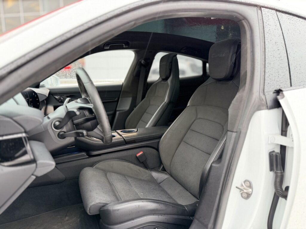 Porsche - Taycan - Turbo Porsche - Taycan - Turbo - Sedan