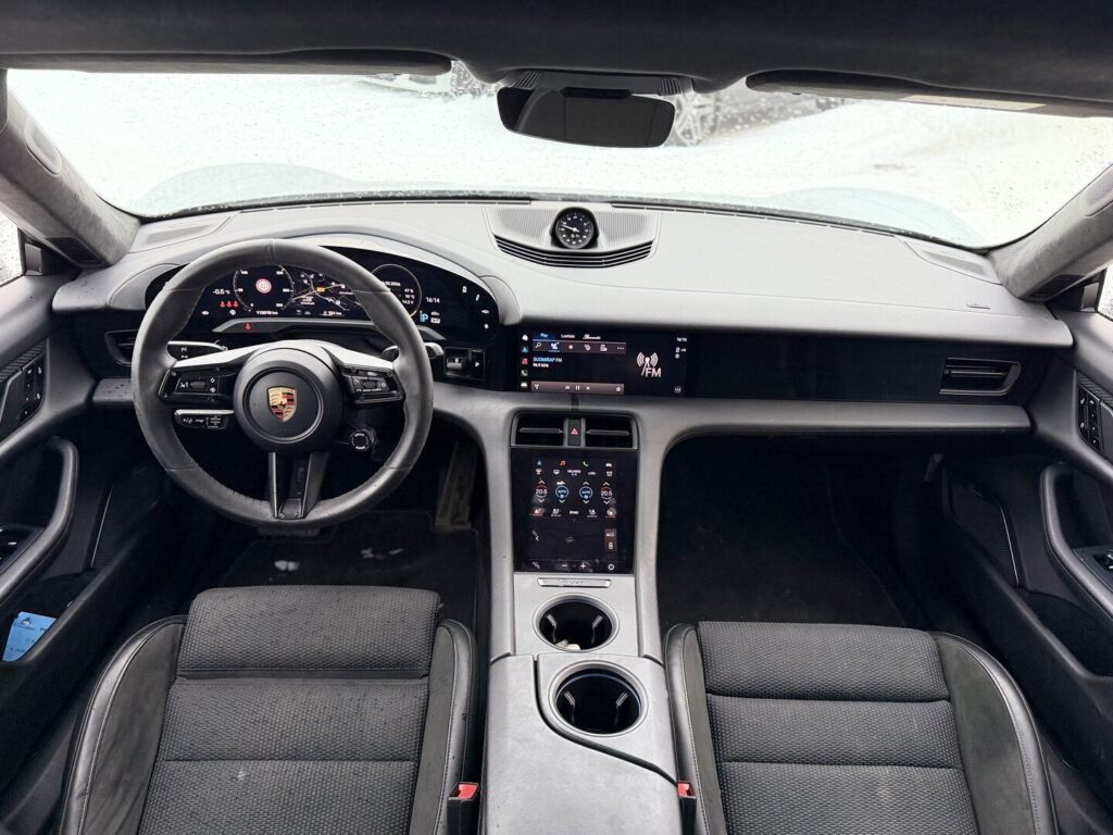 Porsche - Taycan - Turbo Porsche - Taycan - Turbo - Sedan