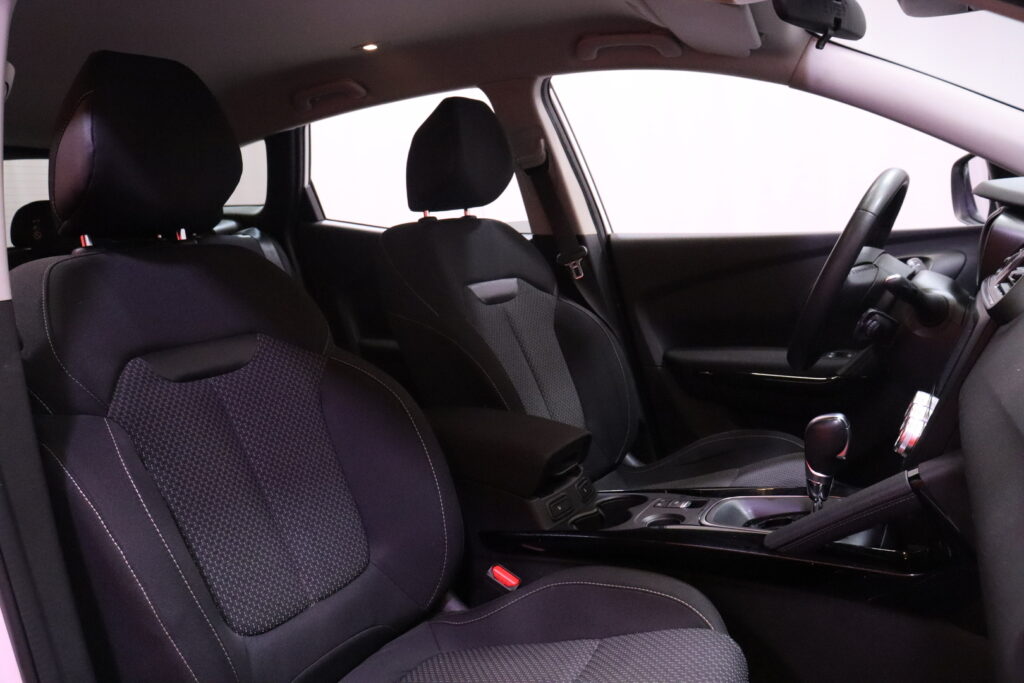 Renault - Kadjar - TCe 140 EDC7-aut Zen // 1.om Suomi-Auto / Vetokoukku / Lohkolämmitin / Navi / Digimittaristo // Renault - Kadjar - TCe 140 EDC7-aut Zen // 1.om Suomi-Auto / Vetokoukku / Lohkolämmitin / Navi / Digimittaristo // - Maastoauto