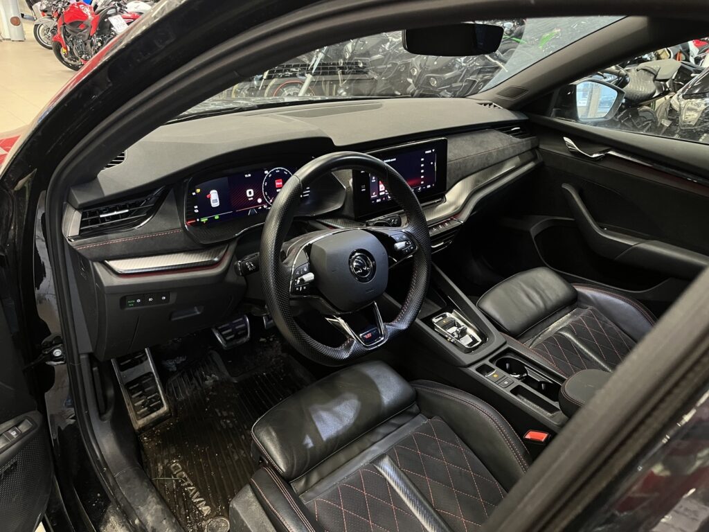 Skoda - Octavia - 1,4 TSI PHEV RS iV DSG Autom. Skoda - Octavia - 1,4 TSI PHEV RS iV DSG Autom. - Sedan