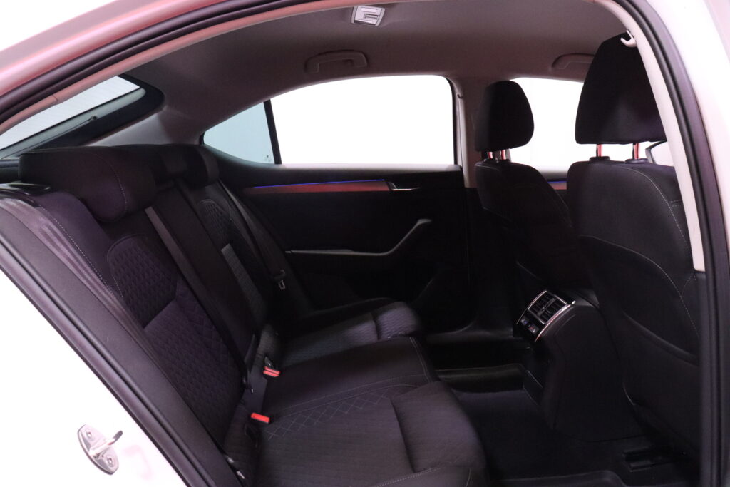 Skoda - Superb - 2,0 TDI 190 4x4 Style DSG Autom // Webasto / ACC / Muistipenkki / P-Kamera / Vetokoukku / Ambient // Skoda - Superb - 2,0 TDI 190 4x4 Style DSG Autom // Webasto / ACC / Muistipenkki / P-Kamera / Vetokoukku / Ambient // - Sedan