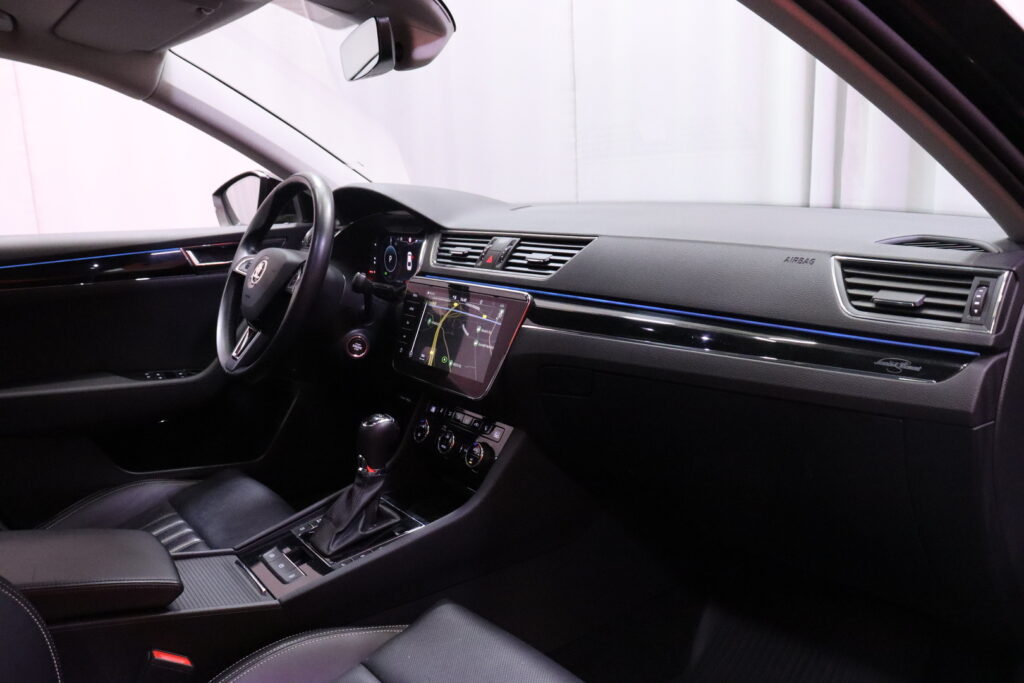 Skoda - Superb - 1,4 TSI PHEV L&K iV DSG Autom. // Suomi-Auto! / ACC / Webasto / Matrix LED / Panorama / Digimittari // Skoda - Superb - 1,4 TSI PHEV L&K iV DSG Autom. // Suomi-Auto! / ACC / Webasto / Matrix LED / Panorama / Digimittari // - Sedan