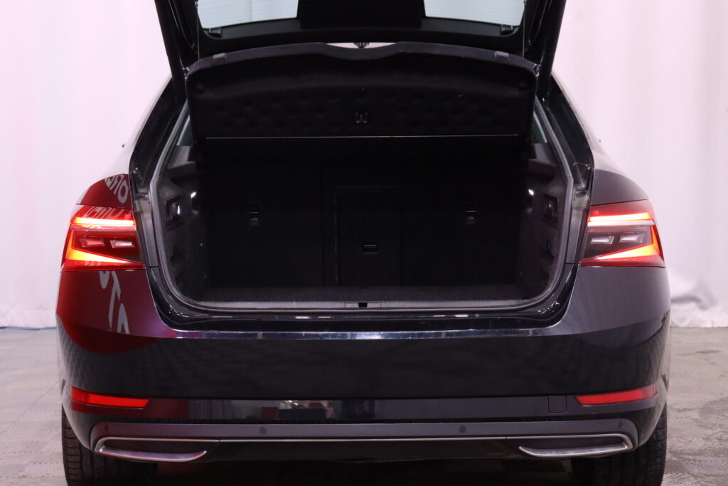 tuotekuva-Skoda-Superb-IZH-979-2026-02-16-141505-16 tuotekuva-Skoda-Superb-IZH-979-2026-02-16-141505-16