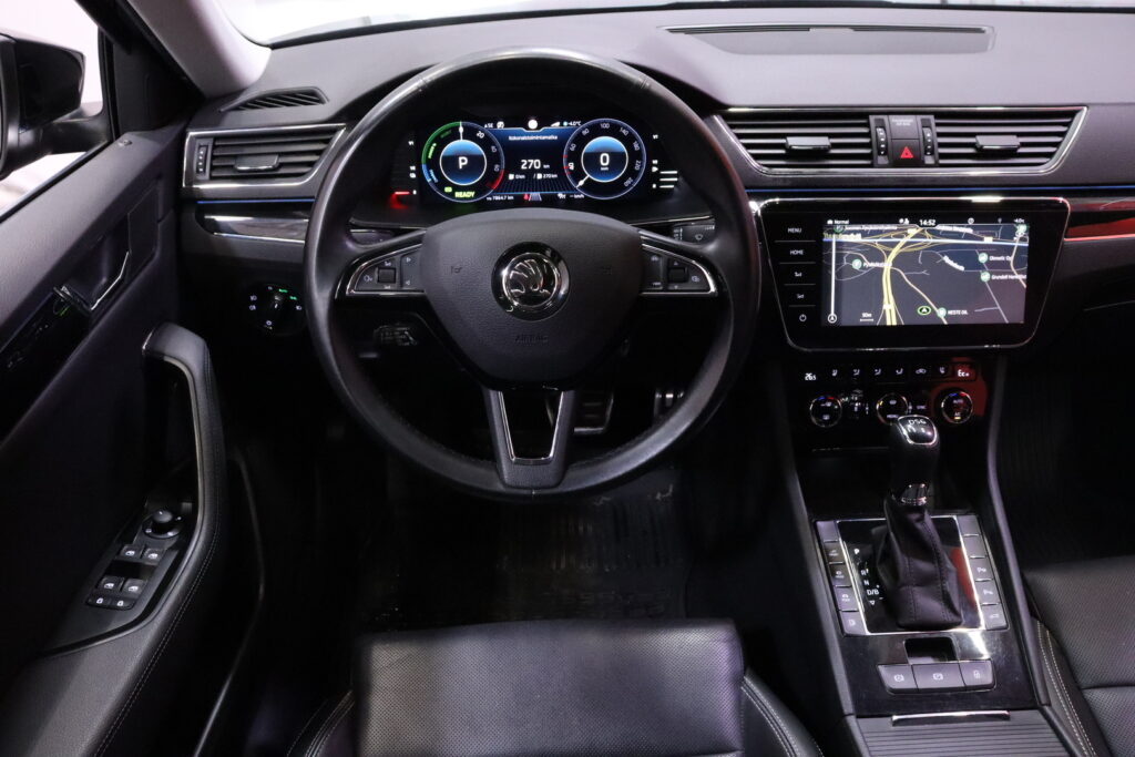 tuotekuva-Skoda-Superb-IZH-979-2026-02-16-141505-24 tuotekuva-Skoda-Superb-IZH-979-2026-02-16-141505-24