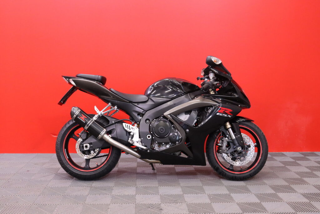 Suzuki - GSX-R - 600 // Black Widow / Säädettävät kahvat / Kahvalämppärit // Suzuki - GSX-R - 600 // Black Widow / Säädettävät kahvat / Kahvalämppärit // - Moottoripyörä