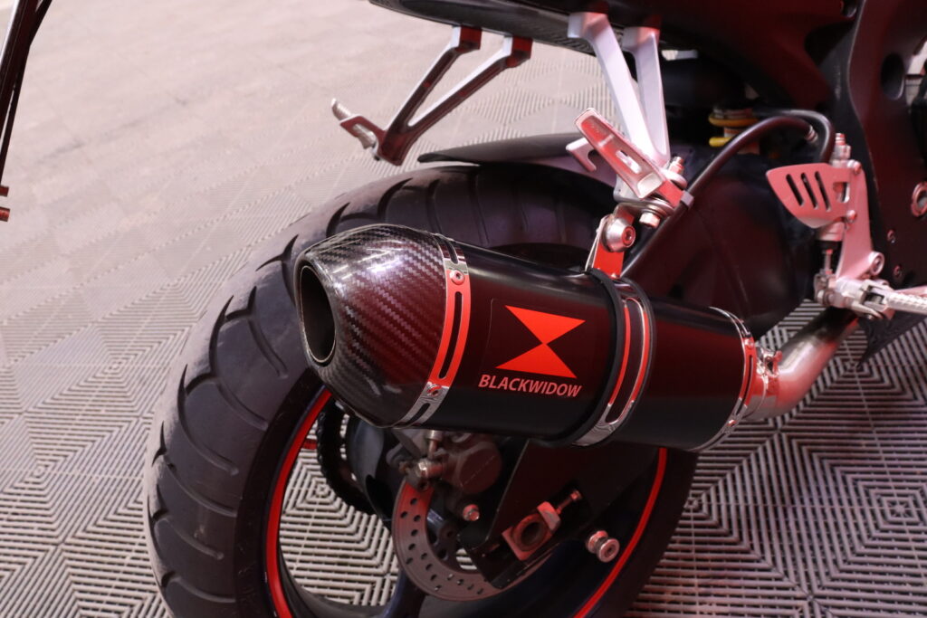 Suzuki - GSX-R - 600 // Black Widow / Säädettävät kahvat / Kahvalämppärit // Suzuki - GSX-R - 600 // Black Widow / Säädettävät kahvat / Kahvalämppärit // - Moottoripyörä