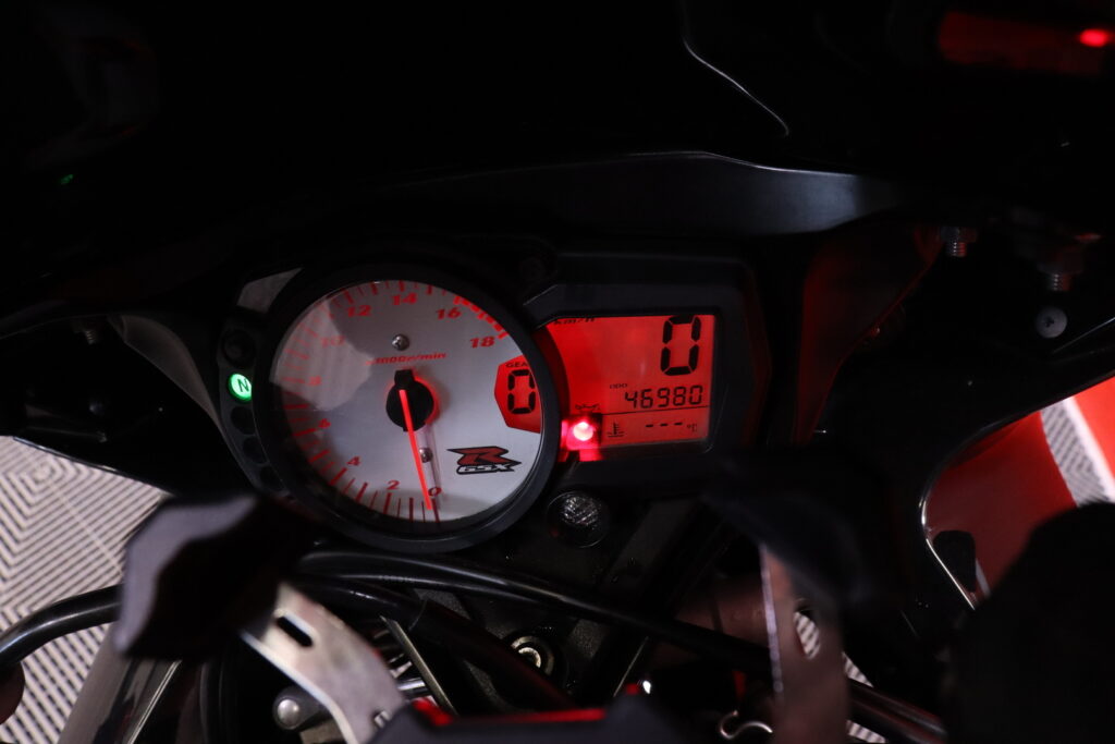 Suzuki - GSX-R - 600 // Black Widow / Säädettävät kahvat / Kahvalämppärit // Suzuki - GSX-R - 600 // Black Widow / Säädettävät kahvat / Kahvalämppärit // - Moottoripyörä