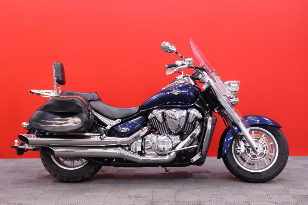 Suzuki - INTRUDER - C1800R // Juuri saapunut! / Huoltokirja / Sivulaukut / Vetokoukku / Sissy // Suzuki - INTRUDER - C1800R // Juuri saapunut! / Huoltokirja / Sivulaukut / Vetokoukku / Sissy // - Moottoripyörä