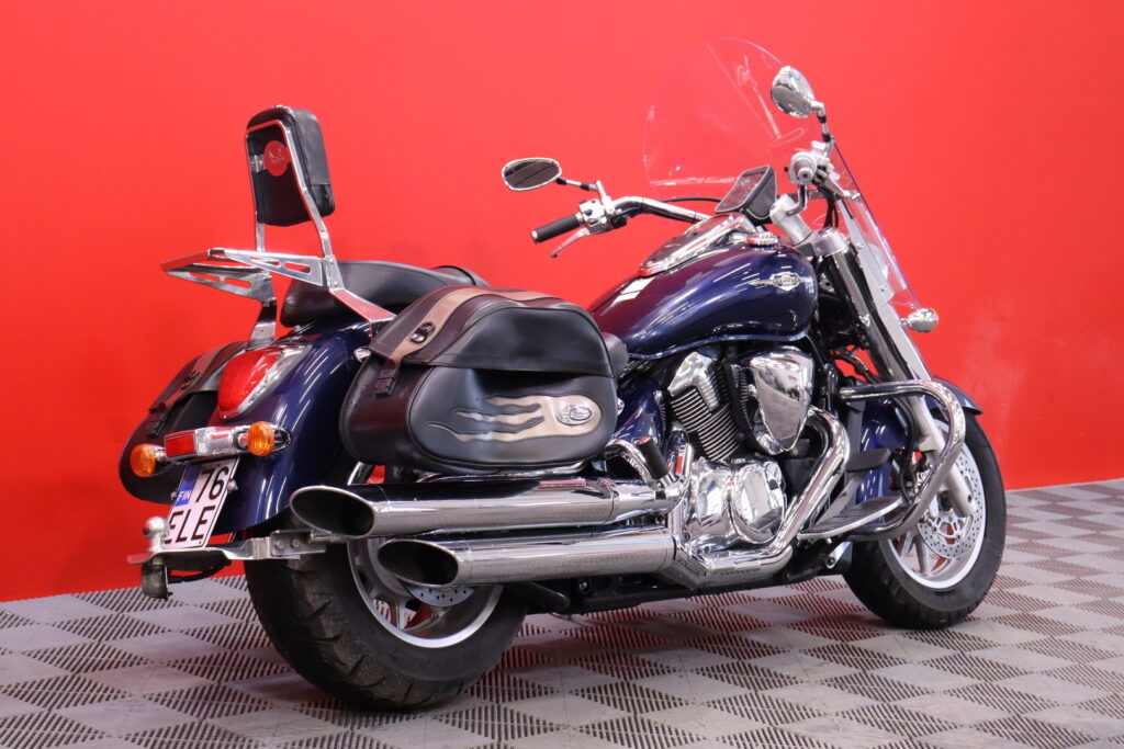 Suzuki - INTRUDER - C1800R // Juuri saapunut! / Huoltokirja / Sivulaukut / Vetokoukku / Sissy // Suzuki - INTRUDER - C1800R // Juuri saapunut! / Huoltokirja / Sivulaukut / Vetokoukku / Sissy // - Moottoripyörä