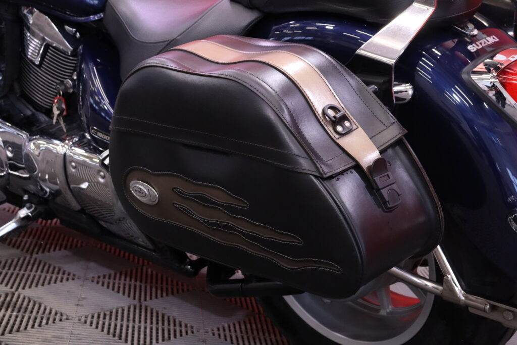 Suzuki - INTRUDER - C1800R // Juuri saapunut! / Huoltokirja / Sivulaukut / Vetokoukku / Sissy // Suzuki - INTRUDER - C1800R // Juuri saapunut! / Huoltokirja / Sivulaukut / Vetokoukku / Sissy // - Moottoripyörä