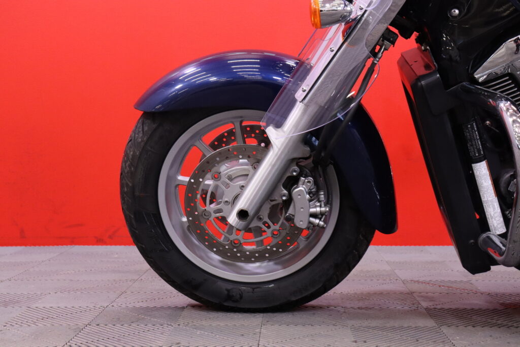 Suzuki - INTRUDER - C1800R // Juuri saapunut! / Huoltokirja / Sivulaukut / Vetokoukku / Sissy // Suzuki - INTRUDER - C1800R // Juuri saapunut! / Huoltokirja / Sivulaukut / Vetokoukku / Sissy // - Moottoripyörä