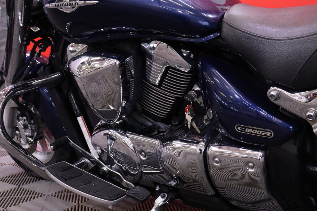 Suzuki - INTRUDER - C1800R // Juuri saapunut! / Huoltokirja / Sivulaukut / Vetokoukku / Sissy // Suzuki - INTRUDER - C1800R // Juuri saapunut! / Huoltokirja / Sivulaukut / Vetokoukku / Sissy // - Moottoripyörä