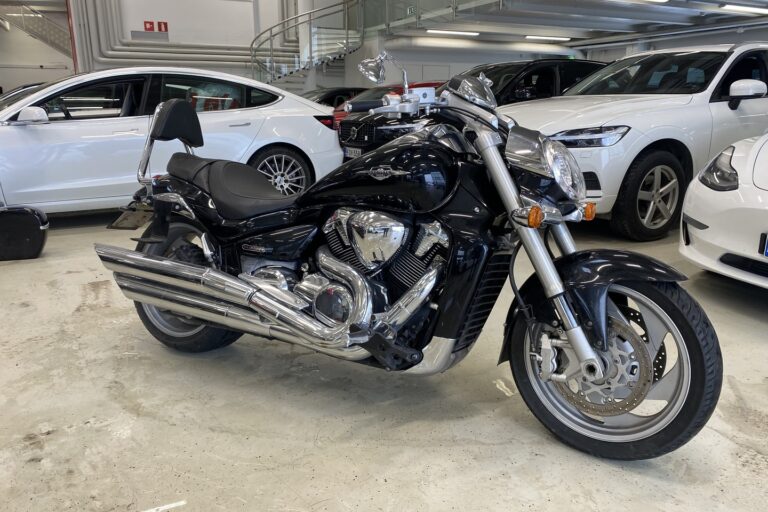 Suzuki - INTRUDER - M1800R // Juuri saapunut / Huoltokirja / Sivulaukut / Sissybar / Suomi-Pyörä // - Moottoripyörä