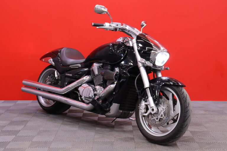 Suzuki - INTRUDER - M1800R // Putkisto / Viim. 12-vuotta ed omistajalla / SIISTI / Hyvät renkaat // - Moottoripyörä