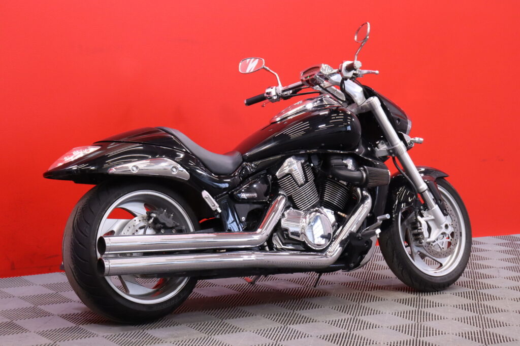 Suzuki - INTRUDER - M1800R // Putkisto / Viim. 12-vuotta ed omistajalla / SIISTI / Hyvät renkaat // Suzuki - INTRUDER - M1800R // Putkisto / Viim. 12-vuotta ed omistajalla / SIISTI / Hyvät renkaat // - Moottoripyörä