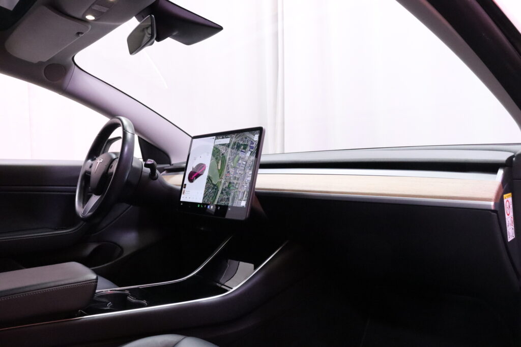 Tesla - Model 3 - Long Range Dual Motor AWD // Autopilot / Premium audio / Lasikatto / Muistipenkki / Kamera / Tesla - Model 3 - Long Range Dual Motor AWD // Autopilot / Premium audio / Lasikatto / Muistipenkki / Kamera / - Sedan