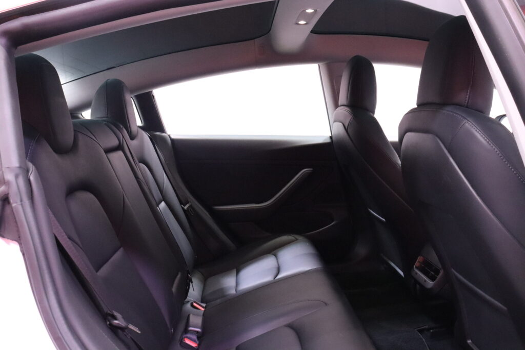 Tesla - Model 3 - Long Range Dual Motor AWD // Autopilot / Premium audio / Lasikatto / Muistipenkki / Kamera / Tesla - Model 3 - Long Range Dual Motor AWD // Autopilot / Premium audio / Lasikatto / Muistipenkki / Kamera / - Sedan