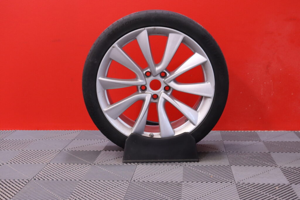 tuotekuva-Tesla-Model-3-CMU-130-2026-02-19-133103-24 tuotekuva-Tesla-Model-3-CMU-130-2026-02-19-133103-24