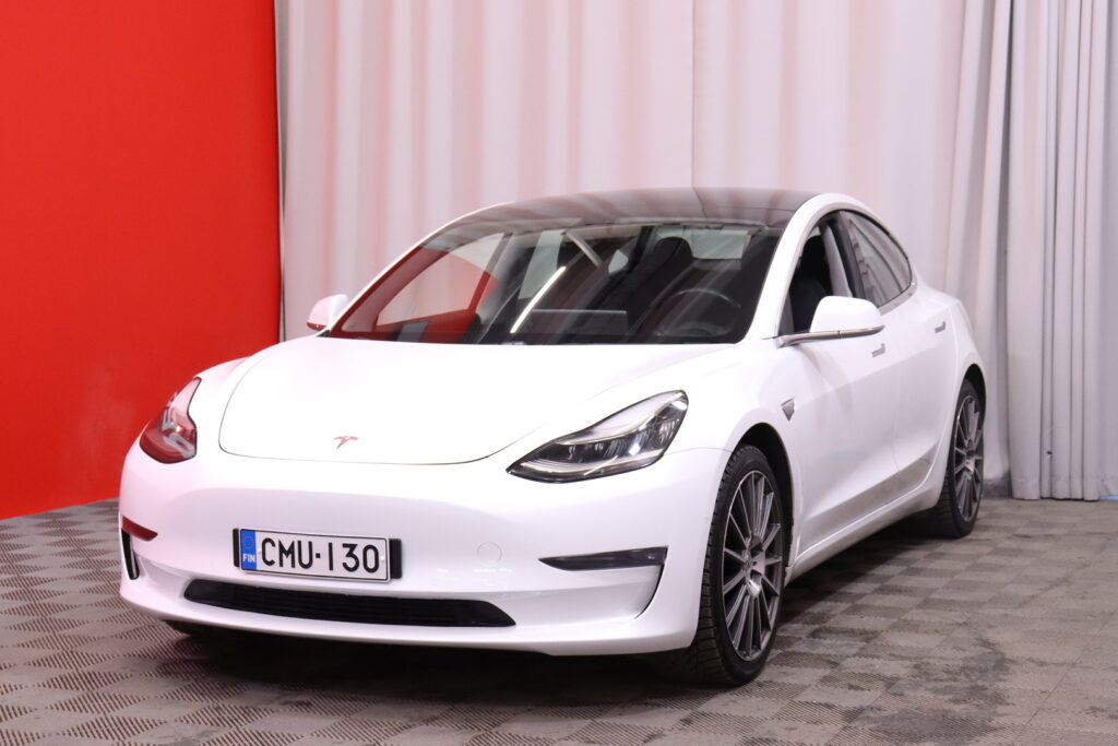 Tesla - Model 3 - Long Range Dual Motor AWD // Autopilot / Premium audio / Lasikatto / Muistipenkki / Kamera / Tesla - Model 3 - Long Range Dual Motor AWD // Autopilot / Premium audio / Lasikatto / Muistipenkki / Kamera / - Sedan