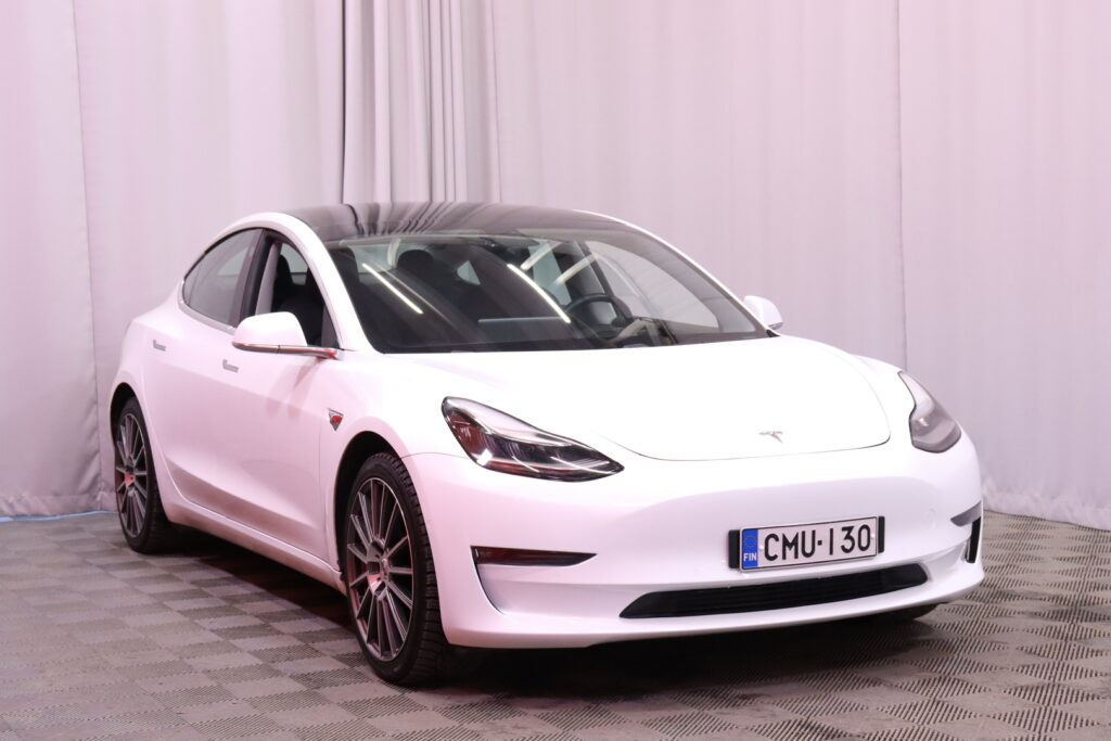 Tesla - Model 3 - Long Range Dual Motor AWD // Autopilot / Premium audio / Lasikatto / Muistipenkki / Kamera / Tesla - Model 3 - Long Range Dual Motor AWD // Autopilot / Premium audio / Lasikatto / Muistipenkki / Kamera / - Sedan