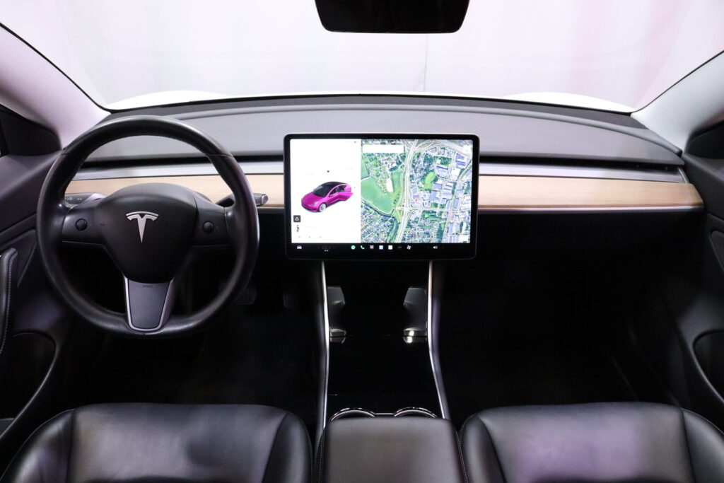 Tesla - Model 3 - Long Range Dual Motor AWD // Autopilot / Premium audio / Lasikatto / Muistipenkki / Kamera / Tesla - Model 3 - Long Range Dual Motor AWD // Autopilot / Premium audio / Lasikatto / Muistipenkki / Kamera / - Sedan