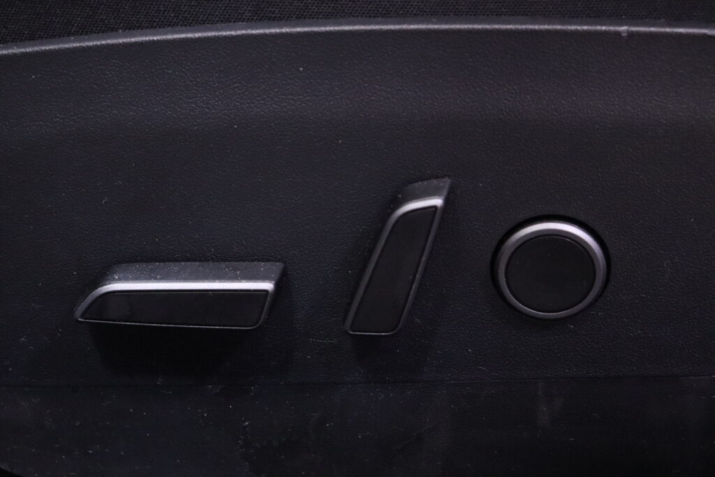 tuotekuva-Tesla-Model-3-YLZ-327-2026-02-19-101103-15 tuotekuva-Tesla-Model-3-YLZ-327-2026-02-19-101103-15