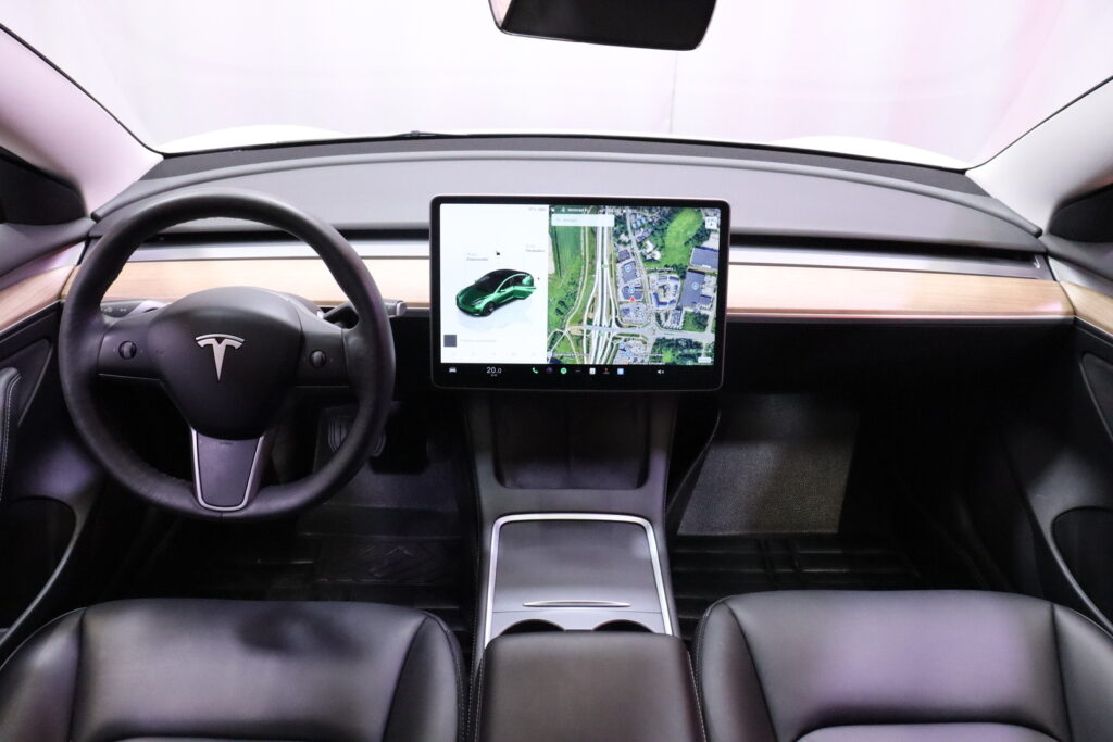 Tesla - Model 3 - Long Range Dual Motor // Autopilot / Premium Audio / Lasikatto / Nahkasisusta // Tesla - Model 3 - Long Range Dual Motor // Autopilot / Premium Audio / Lasikatto / Nahkasisusta // - Sedan