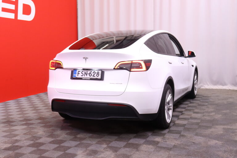 Tesla - Model Y - Long Range // 1.om Suomi-auto / Matrix-LED / Adapt.vakkari / Premium Audio / 2x Vanteet / 2x Renkaat - Maastoauto