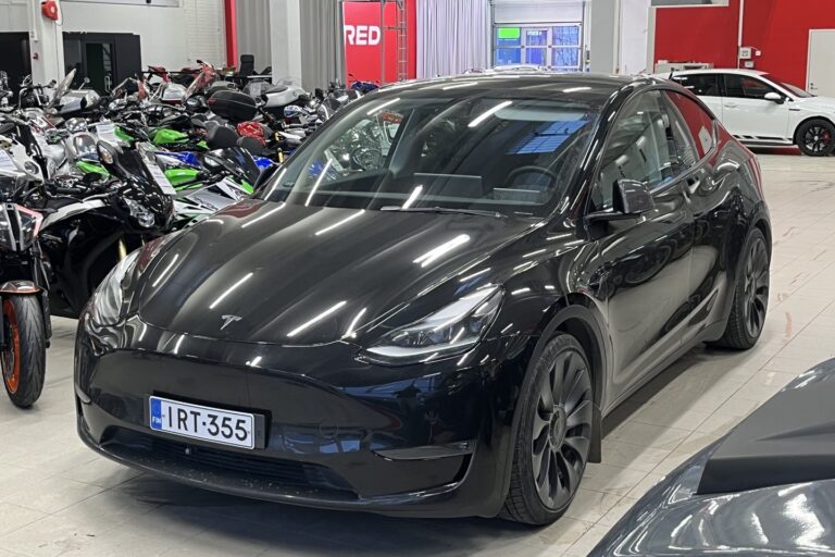 Tesla - Model Y - Performance // Vetokoukku / Prem. Audio / AMD Ryzen / Lasikatto / Autopilot / Nahkasisusta / ILP / Adapt. LED - Maastoauto