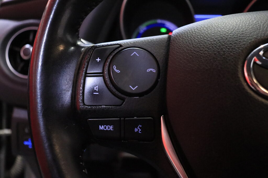 Toyota - Auris - Touring Sports 1,8 Hybrid Active Edition Toyota - Auris - Touring Sports 1,8 Hybrid Active Edition - Farmari