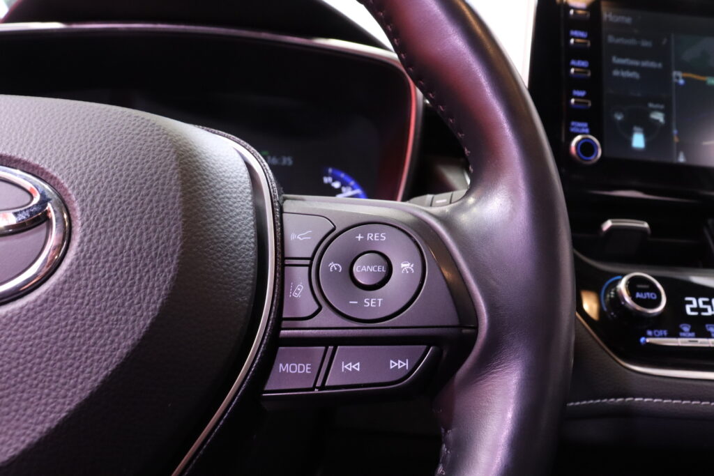 Toyota - Corolla - Touring Sports 1,8 Hybrid Active Business // ACC / LTA - Kaista-avustin / LED / Navi // Toyota - Corolla - Touring Sports 1,8 Hybrid Active Business // ACC / LTA - Kaista-avustin / LED / Navi // - Farmari