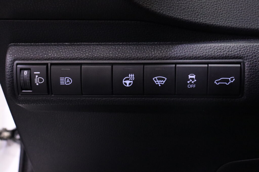 tuotekuva-Toyota-Corolla-IZG-704-2025-12-29-143005-16 tuotekuva-Toyota-Corolla-IZG-704-2025-12-29-143005-16