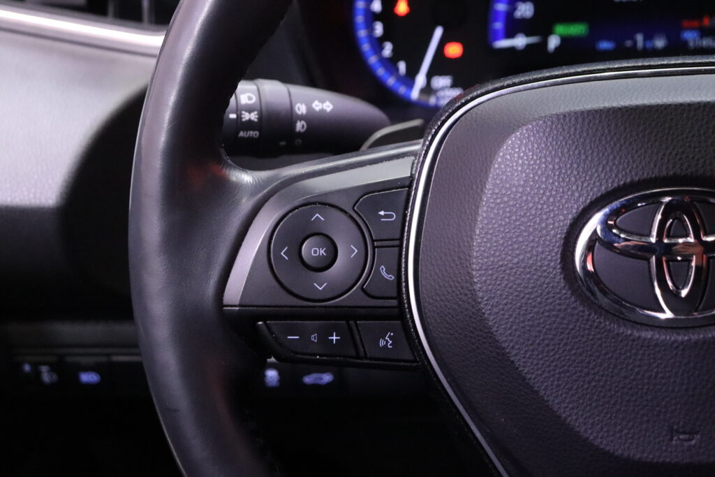 tuotekuva-Toyota-Corolla-IZG-704-2025-12-29-143005-17 tuotekuva-Toyota-Corolla-IZG-704-2025-12-29-143005-17