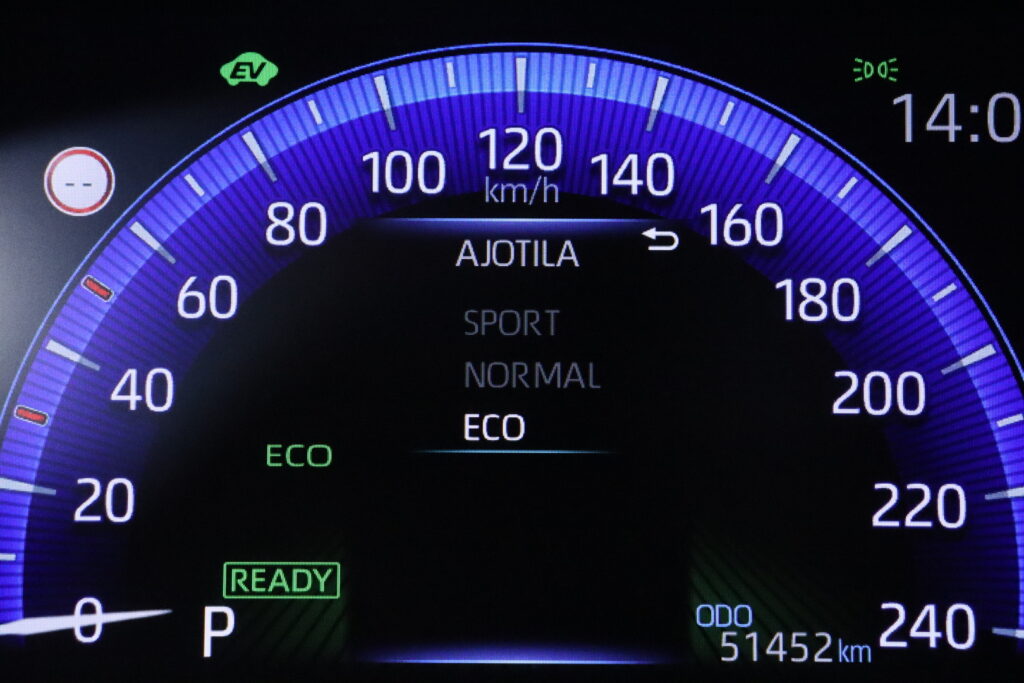 tuotekuva-Toyota-Corolla-IZG-704-2025-12-29-143005-20 tuotekuva-Toyota-Corolla-IZG-704-2025-12-29-143005-20